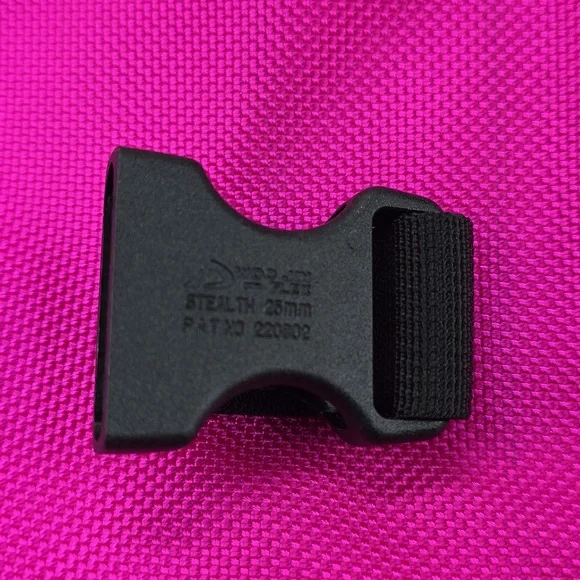 Timbuk2 Classic Messenger Bag - Raspberry Pink & Black - Waterproof Tech Carry - Picture 13 of 16